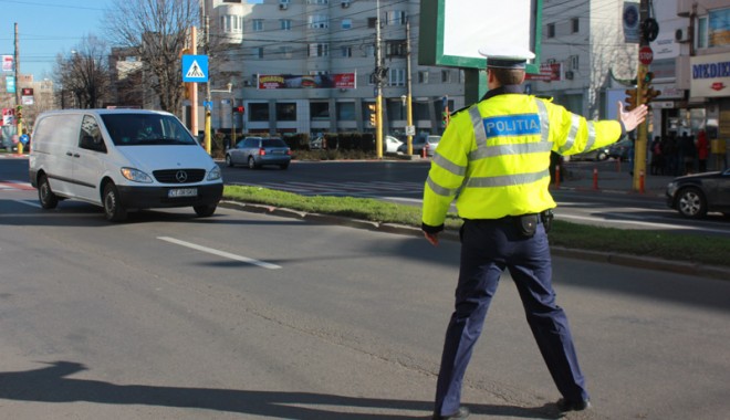 Zeci de șoferi lăsați fără permis pentru depășire neregulamentară - zecidesoferilasatifarapermis-1411081222.jpg
