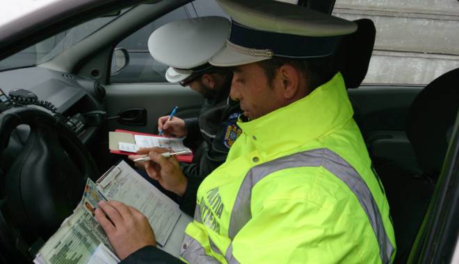 Zeci de șoferi lăsați fără permis pentru neacordare prioritate pietoni - zecidesoferilasatifarapermis-1424886558.jpg