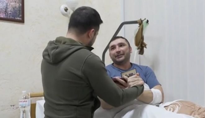 Zelenski îl sfidează pe Putin şi vizitează un spital unde se află militarii răniţi de ruşi - zelenski-1647187698.jpg