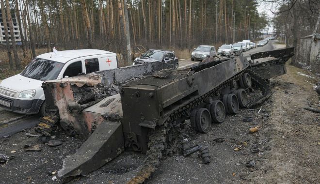 Zelenski îi acuză pe militarii ruşi care se retrag că au minat zone din nordul ţării