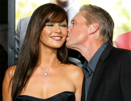 Divorț de 300 de milioane de dolari, la Hollywood! - zetadouglasheader-1375448546.jpg