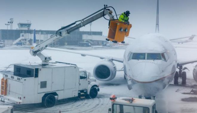 Un avion care trebuia să plece din Sibiu către Munchen nu a putut decola timp de 12 ore - zgexywziotezzda1zdlingnimzuymgqz-1545034053.jpg