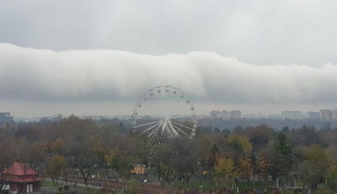 Nor misterios deasupra Capitalei. Bucureștenii, speriați de apariția stranie - zgm1otywzdjmzwzlodjly2ezymuwm2m5-1575124121.jpg