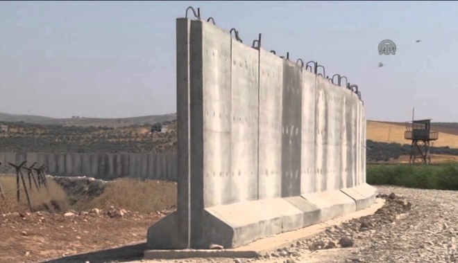 Turcia a ridicat mai mult de jumătate din zidul de la granița cu Siria - zid-1488553624.jpg