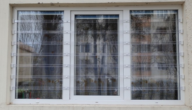 Soluție modernă  de la Zip Escort pentru protecția  locuinței: gratiile transparente - zipescort1-1403163927.jpg