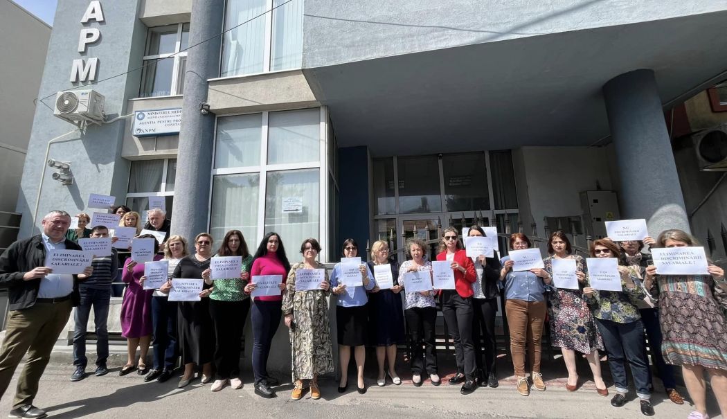 Angajații de la APM își cer drepturile! Au trecut cinci zile de protest, fără rezultat - ziua-5-protest-apm-1716400208.jpg