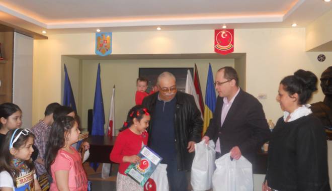 Ziua copilului turc, sărbătorită la Colegiul de Artă - ziua01-1430057732.jpg