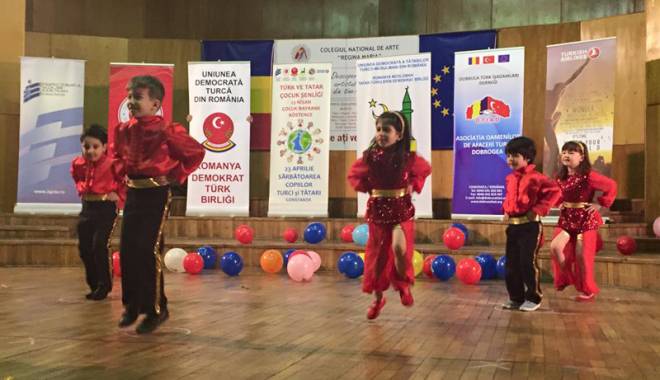 Ziua copilului turc, sărbătorită la Colegiul de Artă - ziua02-1430057781.jpg