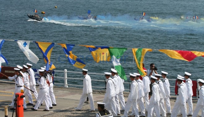 Sărbătoare la malul mării: Ziua Marinei se sărbătorește la Constanța - ziua1-1313389567.jpg