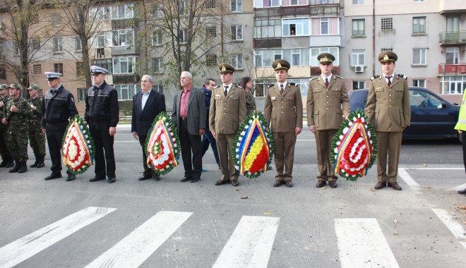Americanii, prezenți la Ziua Armatei Române sărbătorită în comuna Mihail Kogălniceanu - ziuaarmateimihailkogalniceanu14-1382705579.jpg