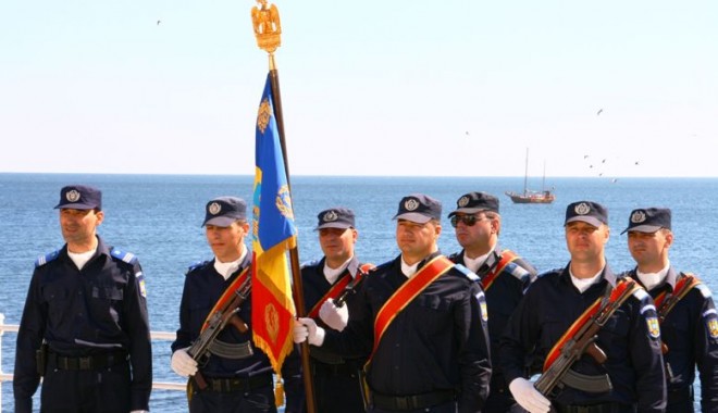 Activități ale jandarmilor cu ocazia Zilei Imnului Național - ziuaimnuluiarh1-1311765027.jpg