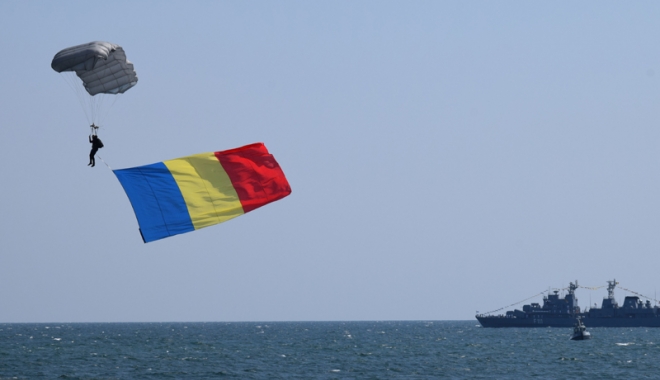 Cel mai mare spectacol naval din România, cu Vârtosul, Vânjosul și avioane Typhoon - ziuamarinei1-1502804821.jpg