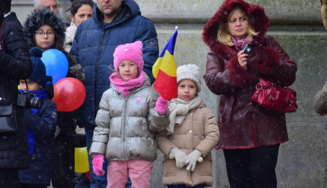 Ziua Națională, marcată la Constanța cu fulgi de nea și parade militare - ziuanationala12-1480602386.jpg