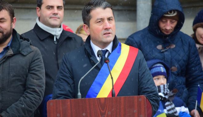 Ziua Națională, marcată la Constanța cu fulgi de nea și parade militare - ziuanationala15-1480602412.jpg
