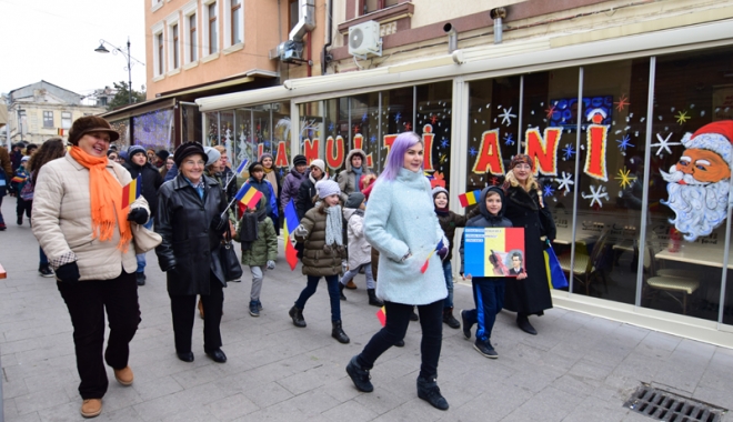 Ziua Națională, marcată la Constanța cu fulgi de nea și parade militare - ziuanationala2-1480602463.jpg