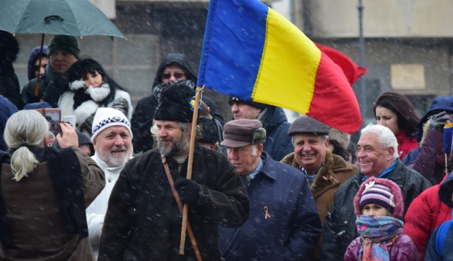 Ziua Națională, marcată la Constanța cu fulgi de nea și parade militare - ziuanationala27-1480602546.jpg