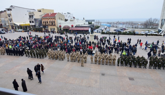 Ziua Națională, marcată la Constanța cu fulgi de nea și parade militare - ziuanationala3-1480602557.jpg