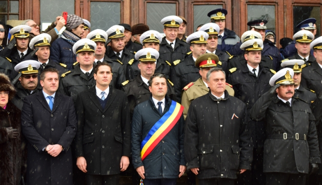 Ziua Națională, marcată la Constanța cu fulgi de nea și parade militare - ziuanationala8-1480602599.jpg