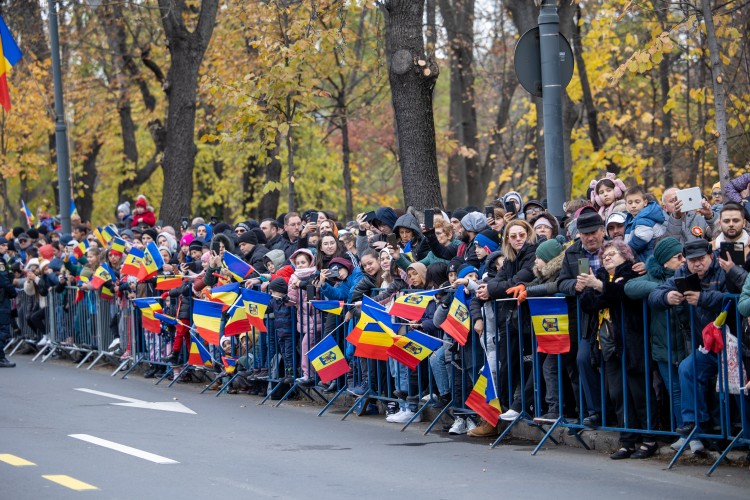 Mai mult de jumătate dintre români spun că lucrurile merg într-o direcție greșită - ziuanationalaaromanieiiarculdetr-1764578059.jpg