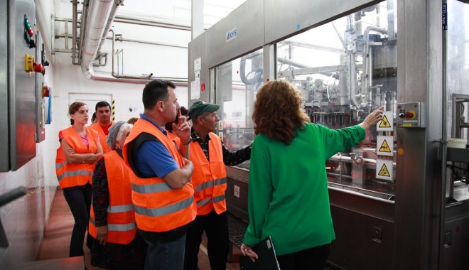 Peste 800  de vizitatori  la fabrica Heineken Constanța - ziuaportilordeschisefabricadeber-1318229499.jpg