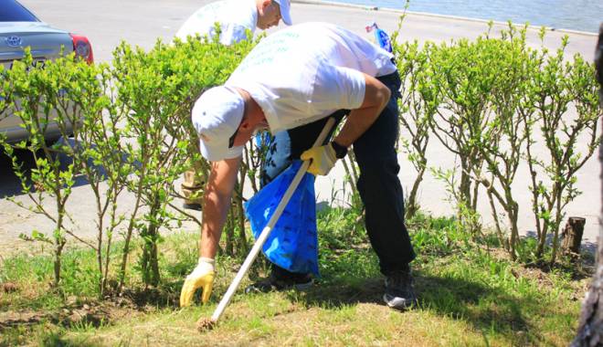 Ziua verde la Constanța. Astăzi, se face curățenie pe malul lacului Tăbăcărie - ziuaverde-1444322510.jpg