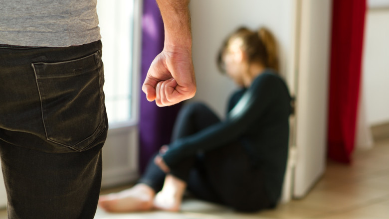 Victimele violenței domestice ar putea primi concediu medical pentru refacere emoțională - zjlmmdgyotg3zdlkmgy4yji0odewyju1-1771919579.webp