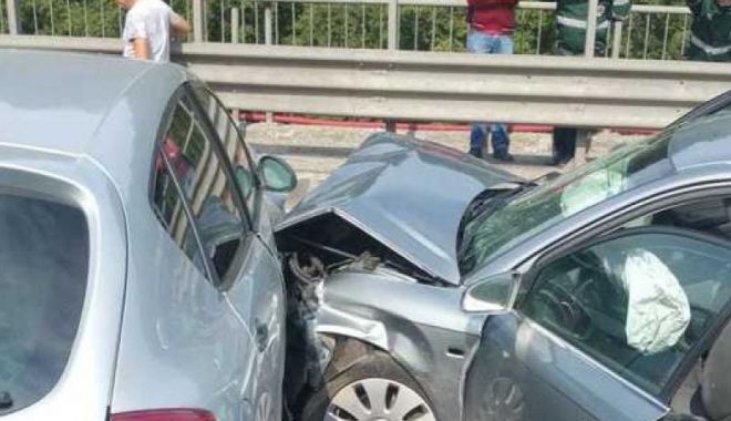 Trafic oprit pe DN 1, după ce trei mașini s-au ciocnit - zjzlmgrmyti0otnhn2jkzdc2mmqzmme5-1531467011.jpg
