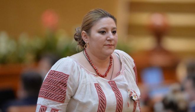 Parlament - învestire Guvern/ Şoşoacă: România este a naţionaliştilor, nu a voastră - zmzkmdu5ogvjmmjkyzewzdvjmgm4ymfk-1686829966.jpg