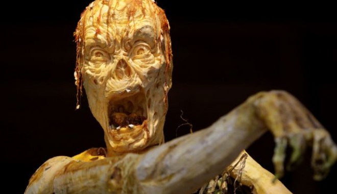 VIDEO. Cei mai înspăimântători ZOMBIE sculptați 100% din dovleci GIGANT! - zombiedindovleac-1351157545.jpg