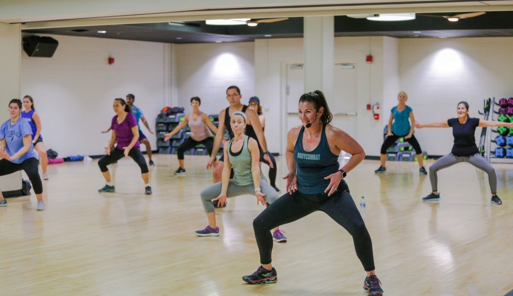 Faceţi mişcare! Zumba vă ajută să scăpaţi de kilogramele în plus - zumba-1744381135.jpg