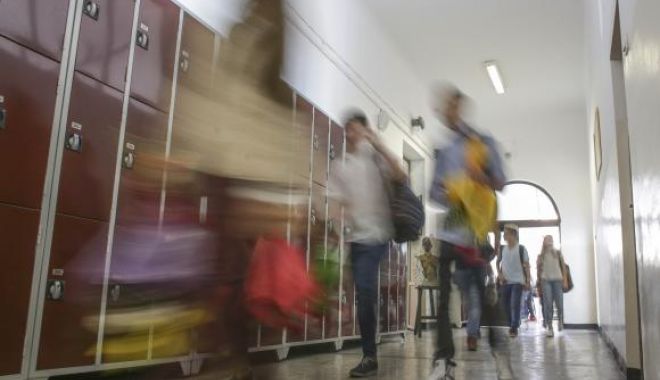 UN NOU CAZ REVOLTĂTOR! Un profesor a fost bătut de elev - zyz3ptu4mczoyxnopti1otg5mgjhmji2-1517565107.jpg
