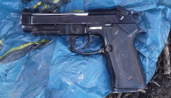Pistol aruncat la gunoi, într-o parcare - zyz3ptu4mczoyxnopwuymtcxmdfhntzi-1544606735.jpg