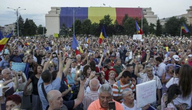 ROMÂNIA PROTESTEAZĂ! Mii de oameni au ieșit din nou în stradă - zyz3ptu4mczoyxnopwvkmwe5mta4nzy4-1529655878.jpg