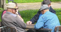 Stire din Actualitate : Un pensionar a ridicat un imperiu al drogurilor cu banii câştigaţi la Loto. Cum a fost prins