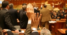 Stire din Politică-Administrație : Comisiile juridice din parlament, aviz pozitiv pentru referendum