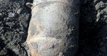 Stire din Eveniment : Bombă de aviație de 250 kilograme, detonată de pirotehniști chiar în locul unde a fost descoperită