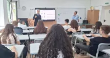 Stire din Eveniment : Acțiune specială a Polițiștilor Locali în școli. Sute de elevi constănțeni au fost educați de autorități