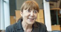 Stire din Politică-Administrație : Monica Macovei cere prelungirea votului pentru românii din străinătate