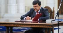 Stire din Eveniment : JUDECĂTOR CCR, ADUS CU MANDAT LA DNA / Ar fi luat șpagă CAPSATOARE și ROCHII pentru nevastă