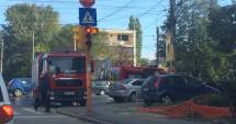 Stire din Eveniment : Galerie foto. Accident rutier în Constanța. Autospecială SMURD, implicată în coliziune