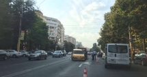 Stire din Eveniment : Trafic blocat pe b-dul Lăpușneanu. Accident rutier cu un taxi