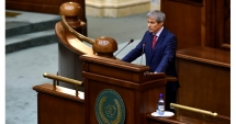 Stire din Politică-Administrație : Cioloș, lecție predată în Parlament lui Dragnea: "Patriotismul înseamnă să ai bun simț, să nu minți, să îți ții cuvântul, să fii judecat după fapte"