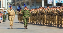 Stire din Eveniment : SALARIILE SUB 4.000 LEI VOR FI DUBLATE ȘI ÎN ARMATĂ. Dilemă: cine va negocia pentru militari creșterile salariale?