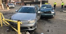 Stire din Social : FOTO / RĂNIȚI și mașini FĂCUTE PRAF într-un accident!