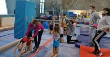 Stire din Sport : Pe urmele Nadiei Comăneci! 24 de mici gimnaste, pregătiri intense în sala de la Oneşti