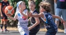 Stire din Sport : Cei mai mici baschetbalişti din România îşi dau întâlnire pe terenurile de la Costineşti