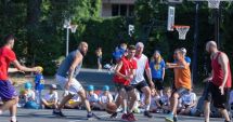 Stire din Sport : Baschet / Antrenori vs. oficiali, la Festivalul Naţional! Meciul Vedetelor, joi seară, la Costineşti