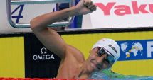 Stire din Sport : Nataţie / Campion cu suflet mare! David Popovici îşi donează casca şi ochelarii cu care a cucerit aurul mondial