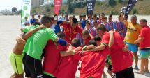 Stire din Sport : Juniorii redescoperă sportul naţional! Hora campionilor la oină, jucată pe plaja din Eforie Nord