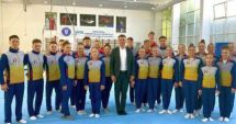 Stire din Sport : Gimnastică / Componenţii lotului naţional, felicitaţi de ministrul Sportului